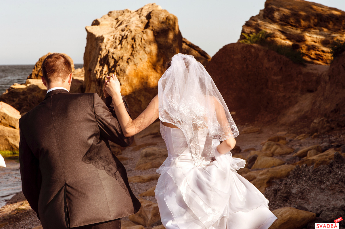 Wedding at seashore